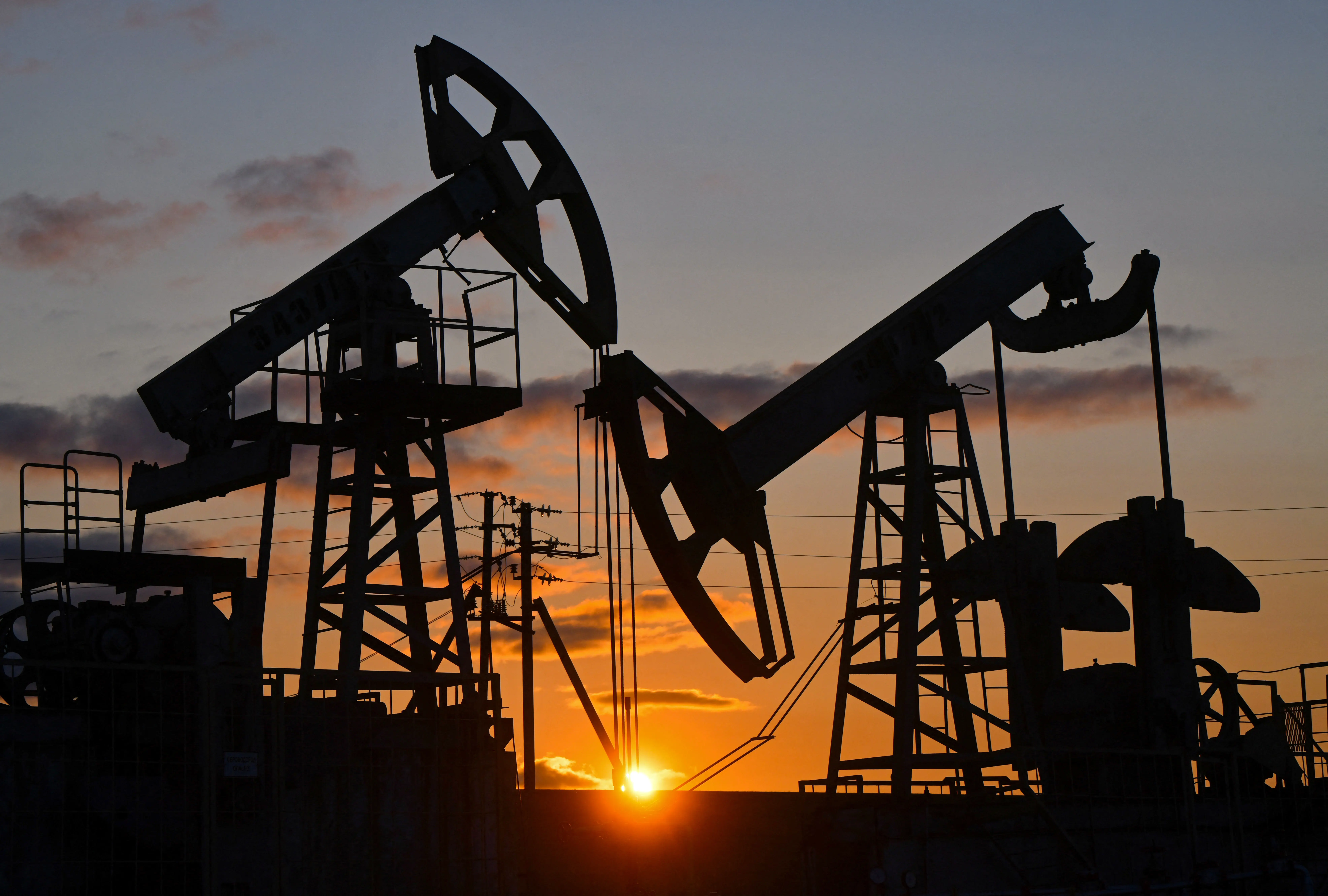 Oil steadies as Trump–Putin meeting looms over Ukraine conflict and sanctions