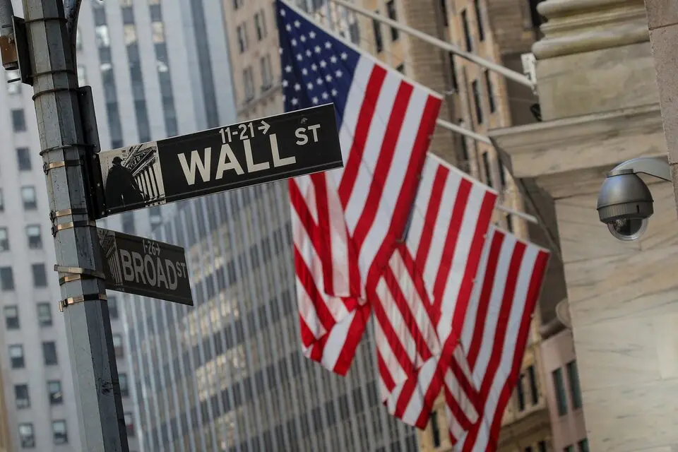 Wall Street extends record run as Fed rate-cut bets build