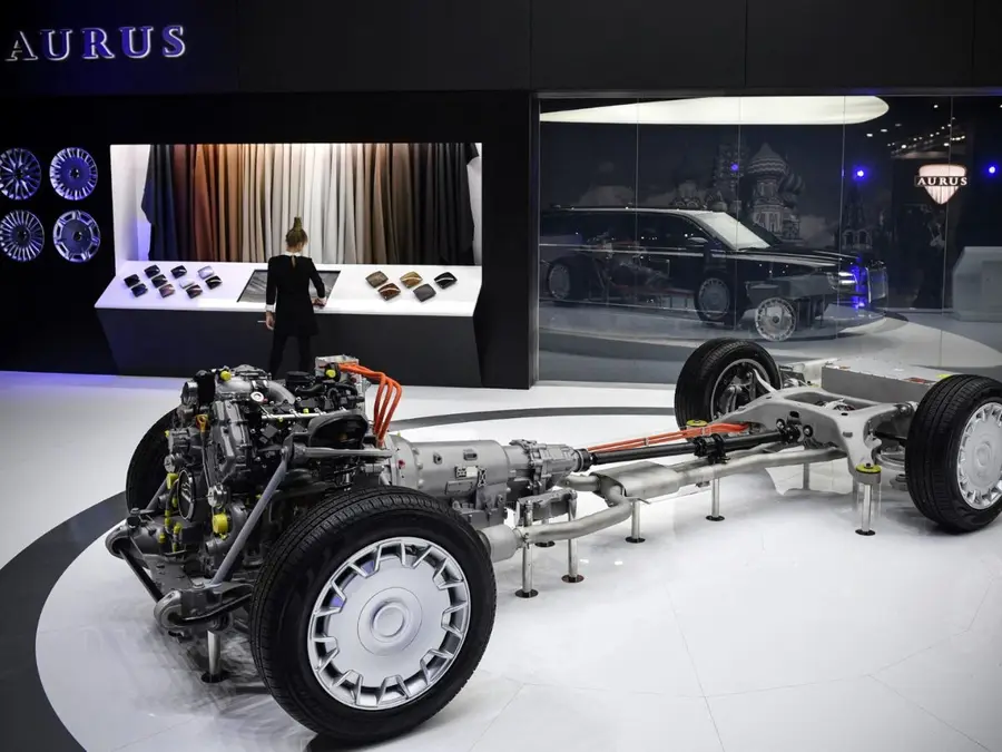 The Beast vs Aurus Senat: Which world leader rides the strongest vehicle?