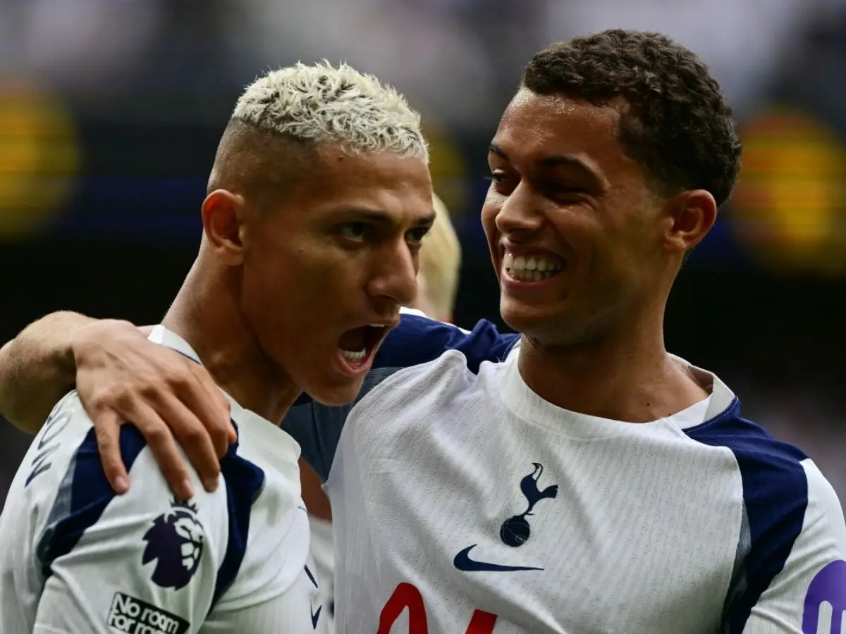 Richarlison rewinds clock to see Spurs through in their PL opener; Sunderland win on return