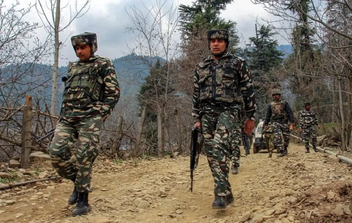 Two Lashkar-e-Taiba terrorist associates apprehended in Bandipora, Kashmir