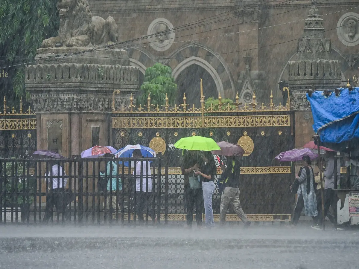 Red alert sounded in Mumbai after heavy rains lash city, schools asked to close