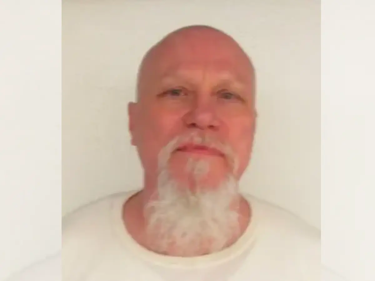 Arkansas prisoner is pleading for quick execution, but other inmates have sued to stop it. Here is what's happening
