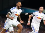 Leeds United beat Everton for perfect start to Premier League return