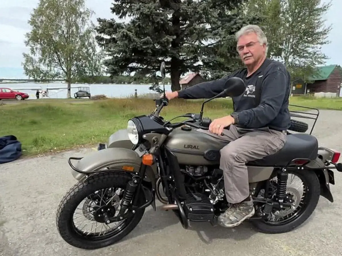 Russian GOODWILL? President Putin gifts a Soviet-era Ural motor bike to an Alaskan man at Anchorage summit