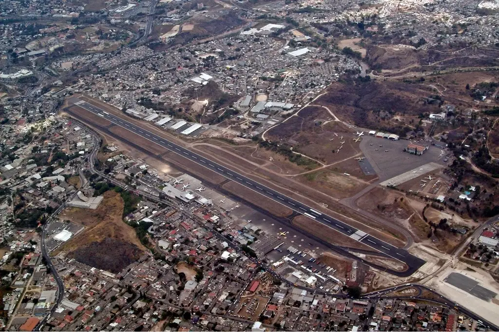 3. Toncontin International Airport, Tegucigalpa, Honduras