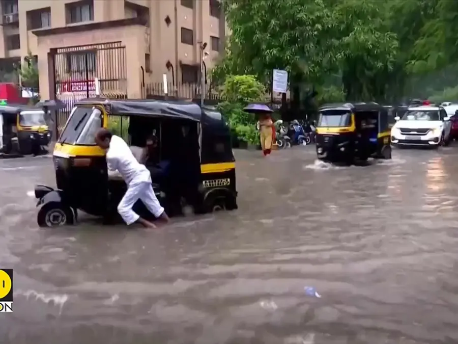 Mumbai monorail: nearly 800 passengers rescued | Rains batter Mumbai city