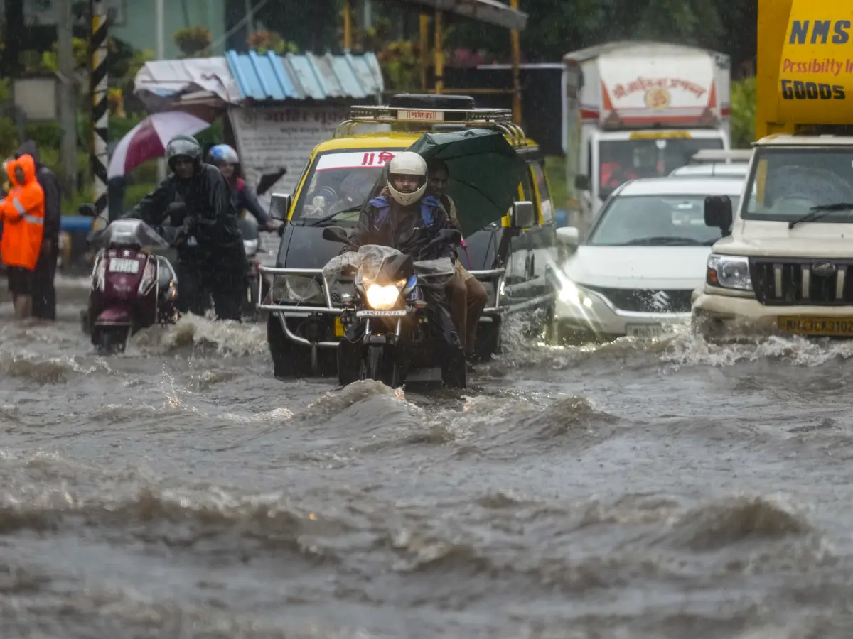 Mumbai rains: IMD issues red alert in THESE areas - Are schools and ...
