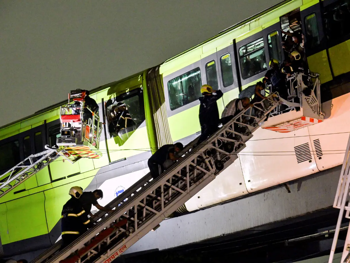 Mumbai monorail horror: Maha govt orders probe; rescuer says 'panic-stricken people were ready to jump' - Have services resumed today? Mumbai monorail horror: Maha govt orders probe; rescuer says 'panic-stricken people were ready to jump' - Have services resumed today?
