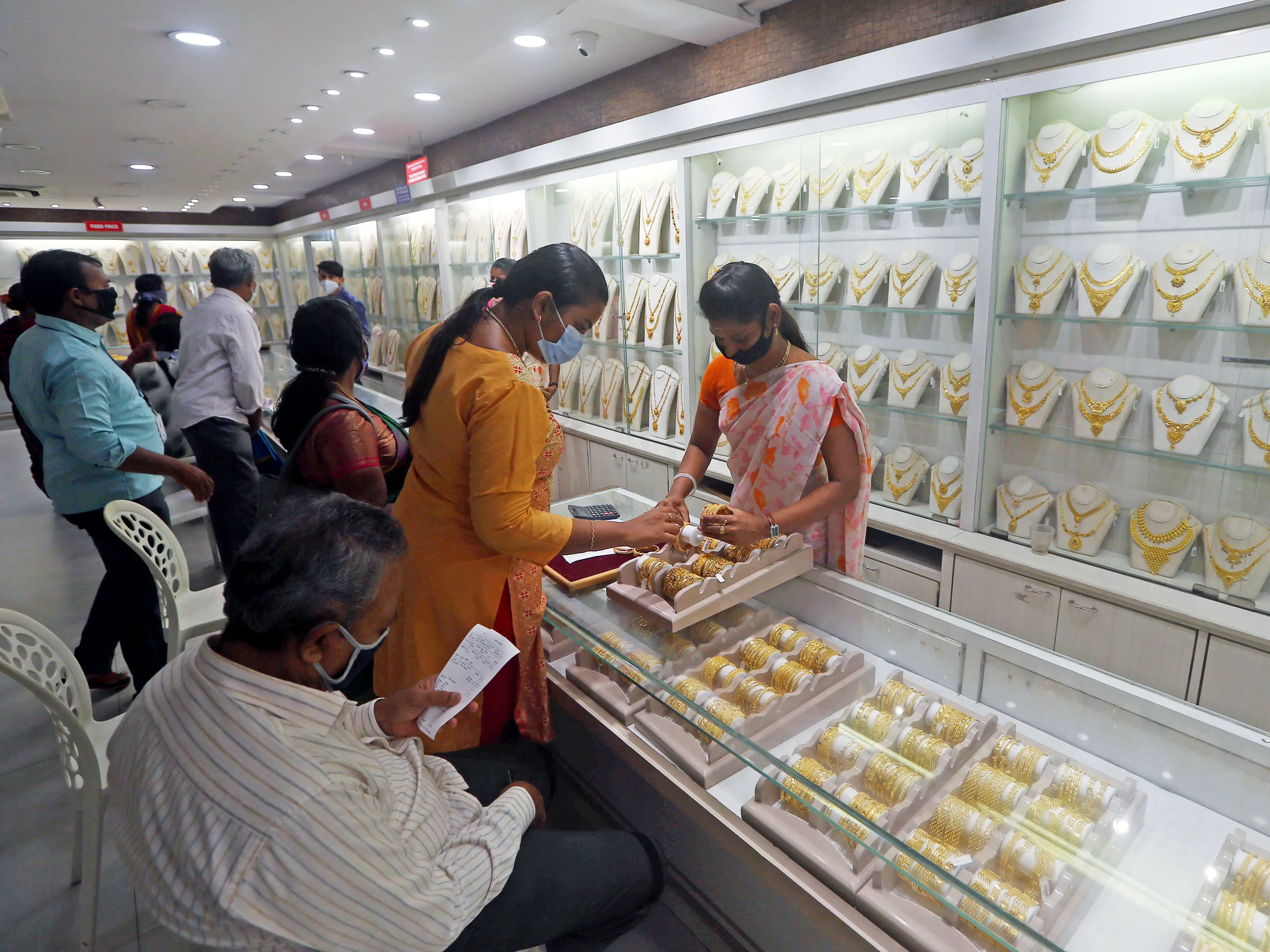 Gold rates to remain high. Why it's a stable investment option in 2025? Gold rates to remain high. Why it's a stable investment option in 2025?