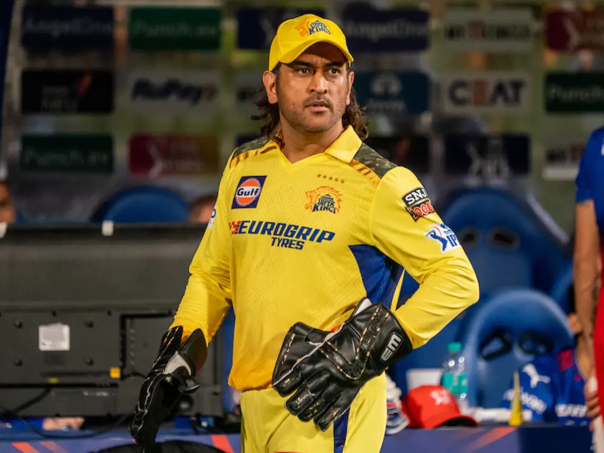 MS Dhoni (43y 322d)