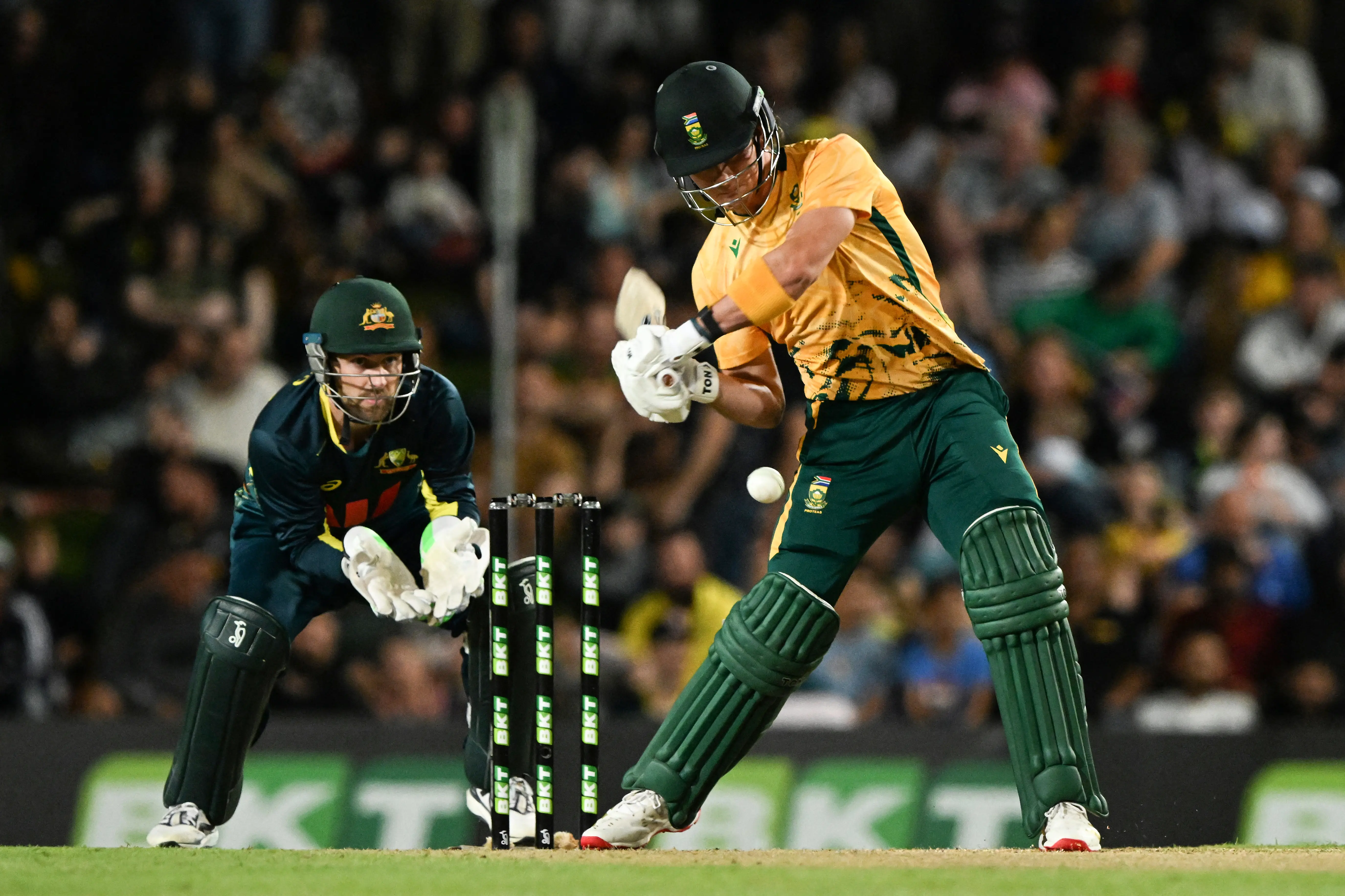 Dewald Brevis and the art of no-look sixes. Birth of a trademark shot?