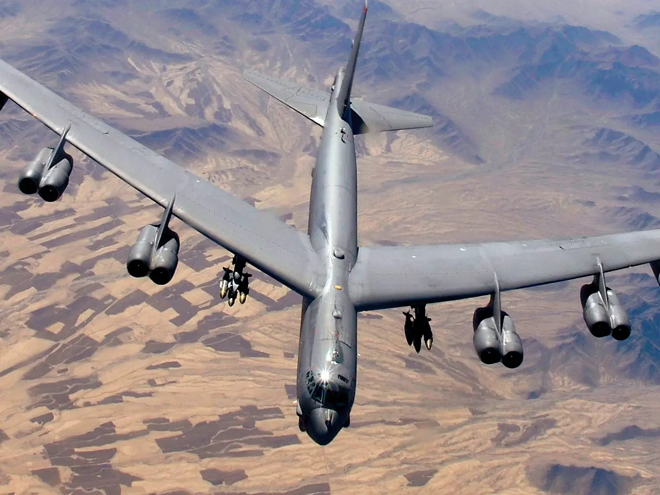 America's B-52 vs Russia's Tu-95: Two Cold War bombers, still flying, still pointing at each other America's B-52 vs Russia's Tu-95: Two Cold War bombers, still flying, still pointing at each other