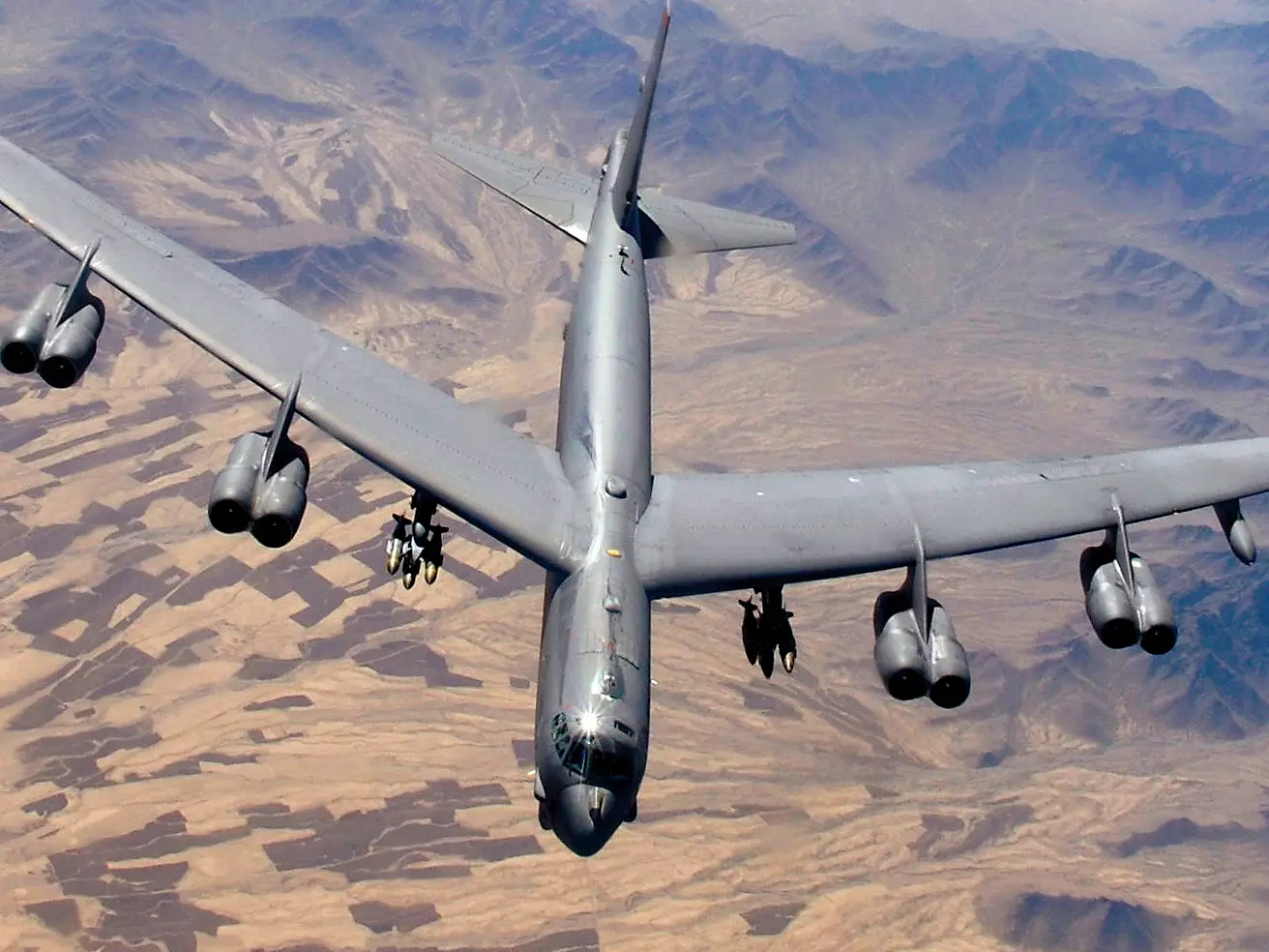 Wing wonder: Why are the B-52 bomber's wings unlike those of modern aircraft?