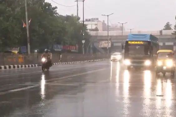 IMD issues 'Yellow Alert' after fresh spell lashes Delhi-NCR, airlines issue advisory