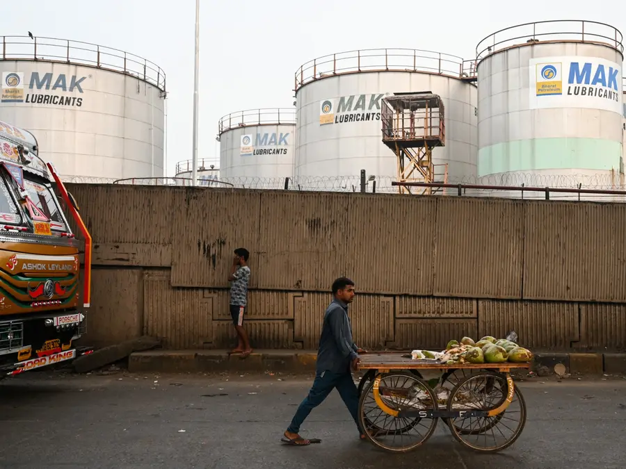 Are Indian refiners planning to lower the volume of Russian crude imports?
