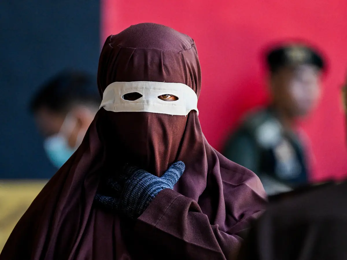 Öffentliche Auspeitschung wegen Homosexualität? Indonesische Männer ...