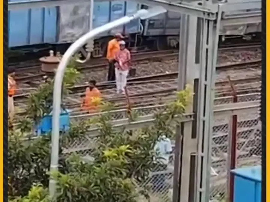 Vizianagaram Train Derailment: 5 Bogies of Goods Train Come Off Tracks at Signature Bridge
