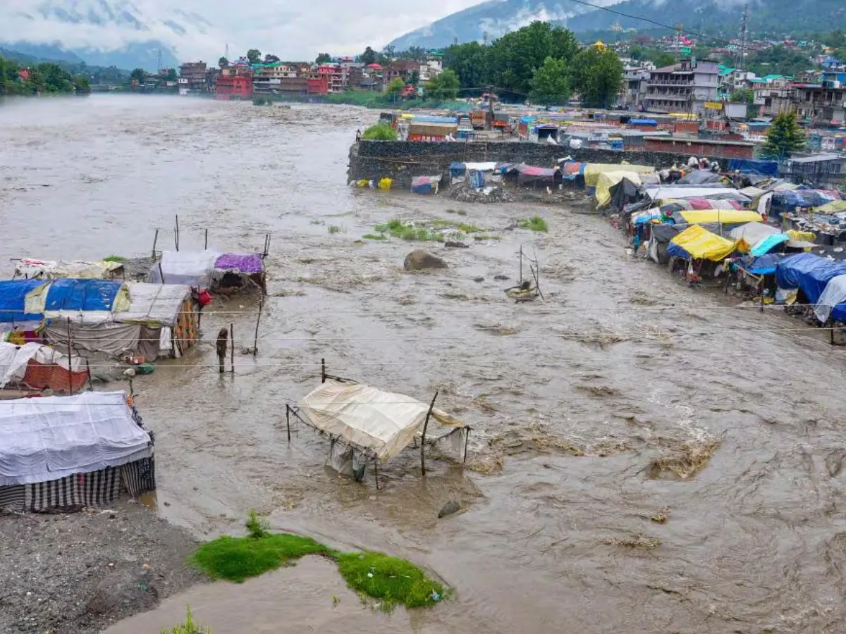 Uttarakhand: Cloudbursts and landslides kills 6, 11 still missing