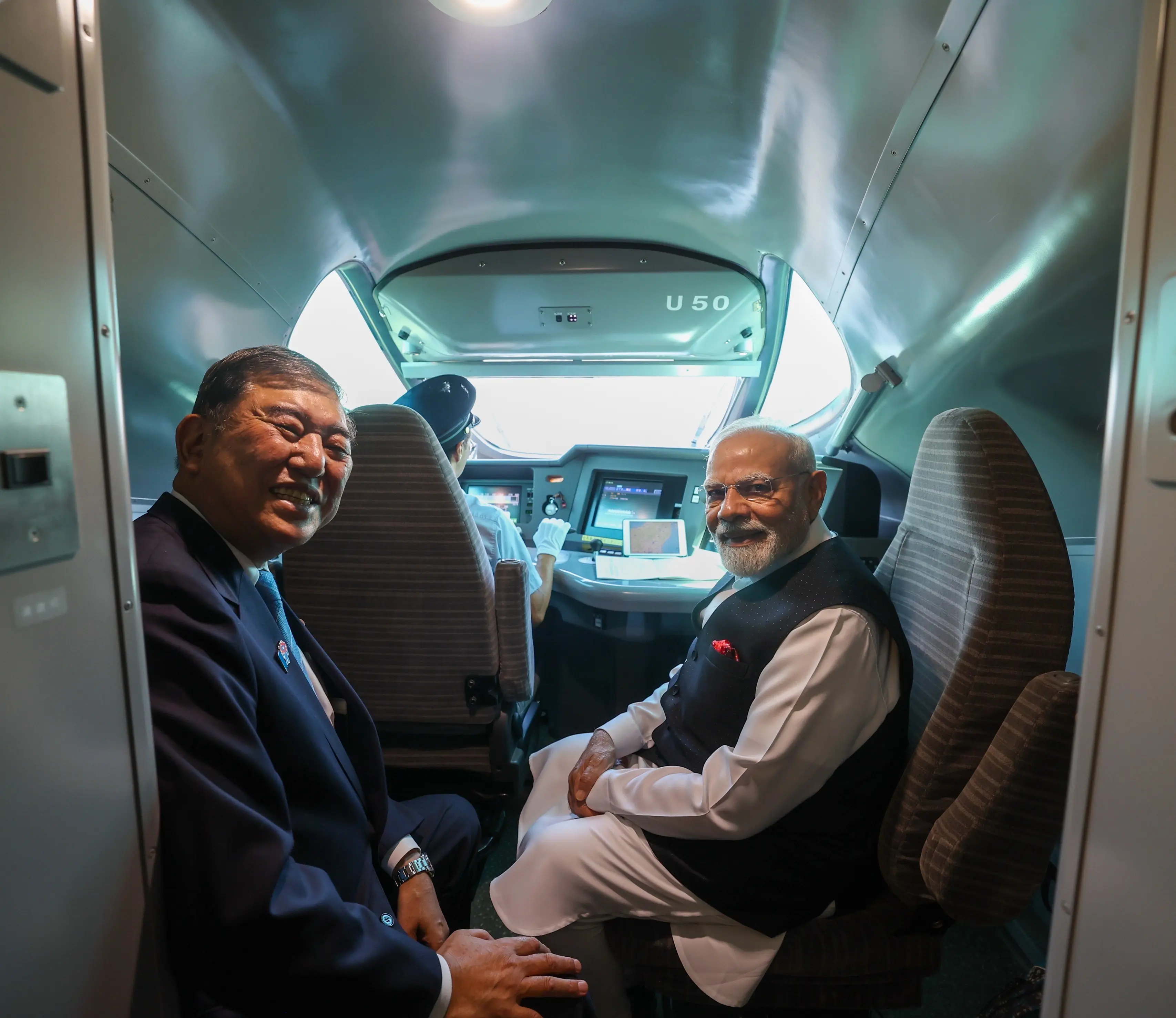 PM Modi and Japanese PM share pics