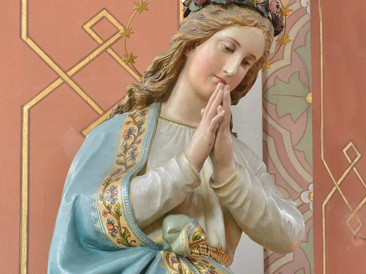 A Virgin Mary statue was 'weeping blood'. Bombshell revelation years