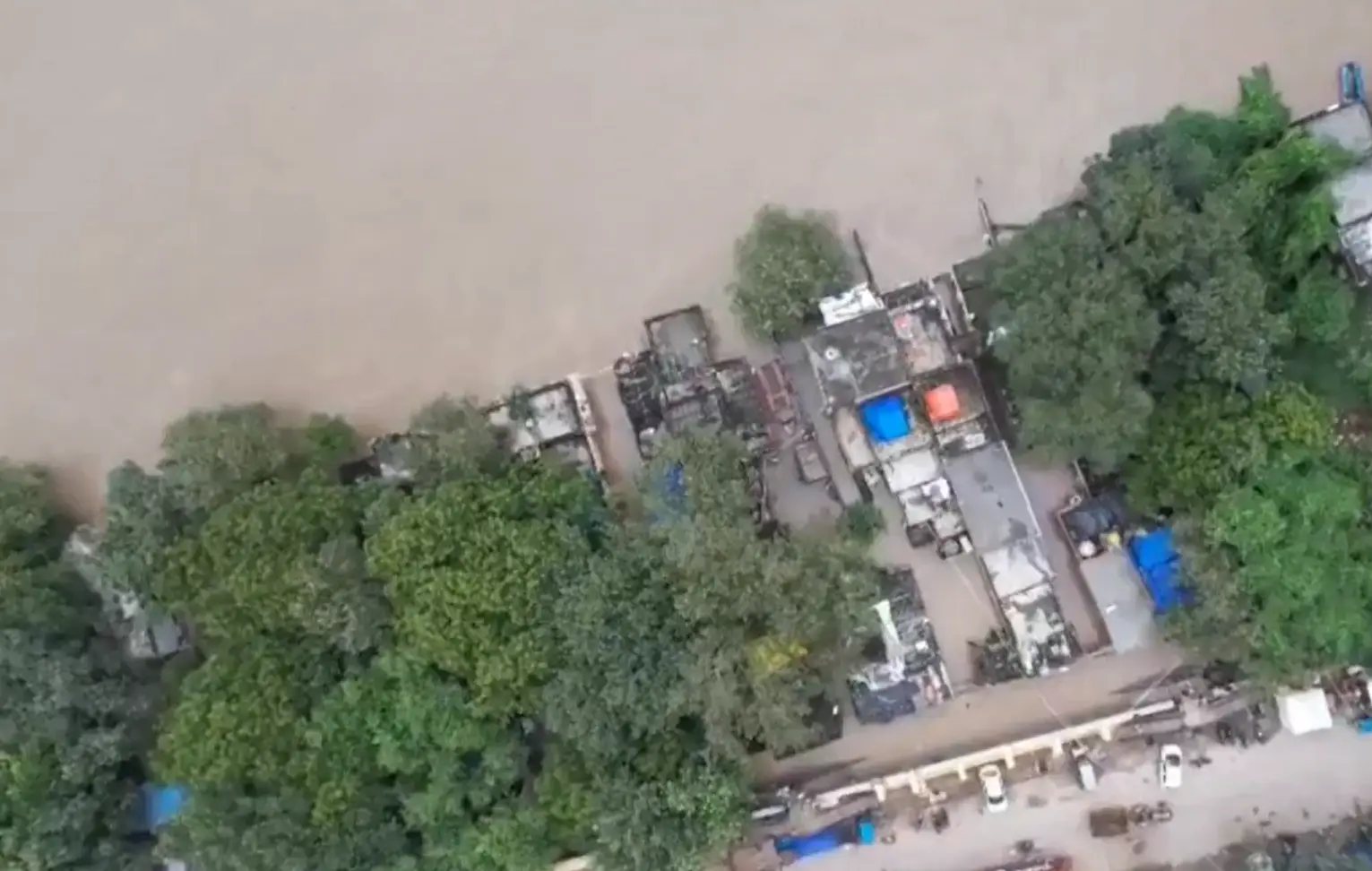 Yamuna river crosses danger mark in Delhi; After torrential rains, flood risk looms over low-lying areas | WATCH