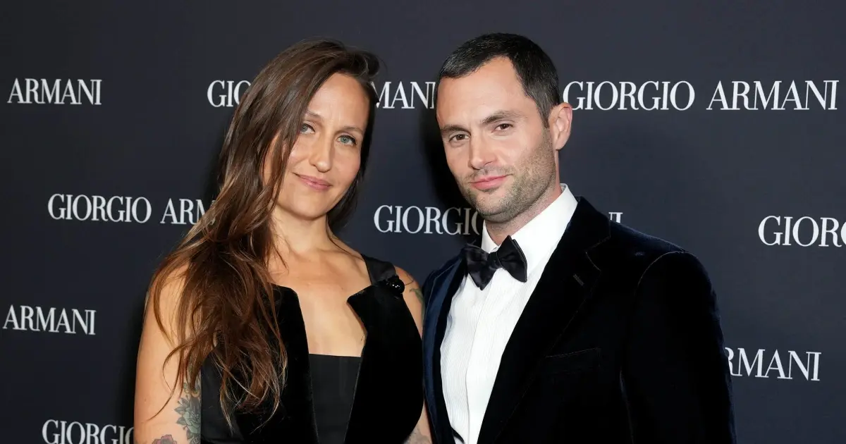 You star Penn Badgley and wife Domino Kirke welcome twins