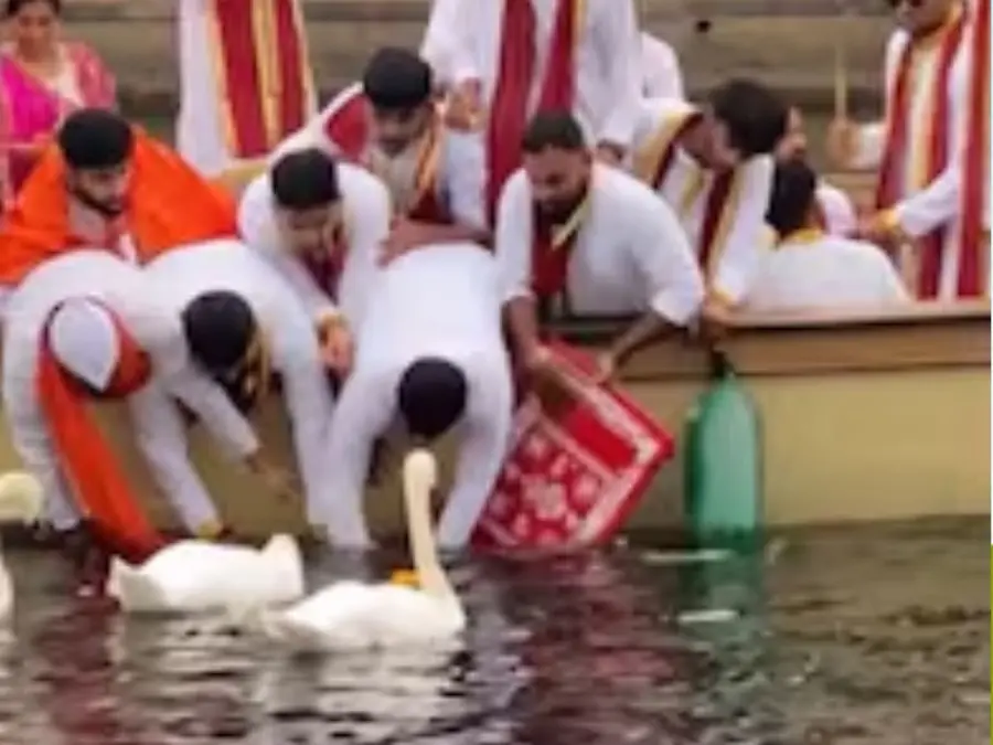 WATCH - Indians perform Ganesh Visarjan rituals in UK, viral video sparks debate