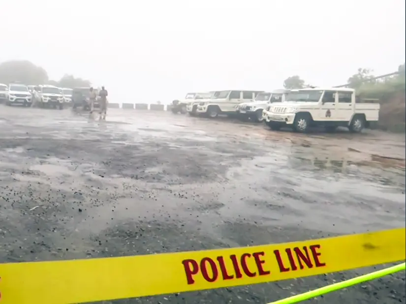 Married UP woman, her teen lover kill 6-year-old girl after she saw them in ‘compromising position’ Married UP woman, her teen lover kill 6-year-old girl after she saw them in ‘compromising position’