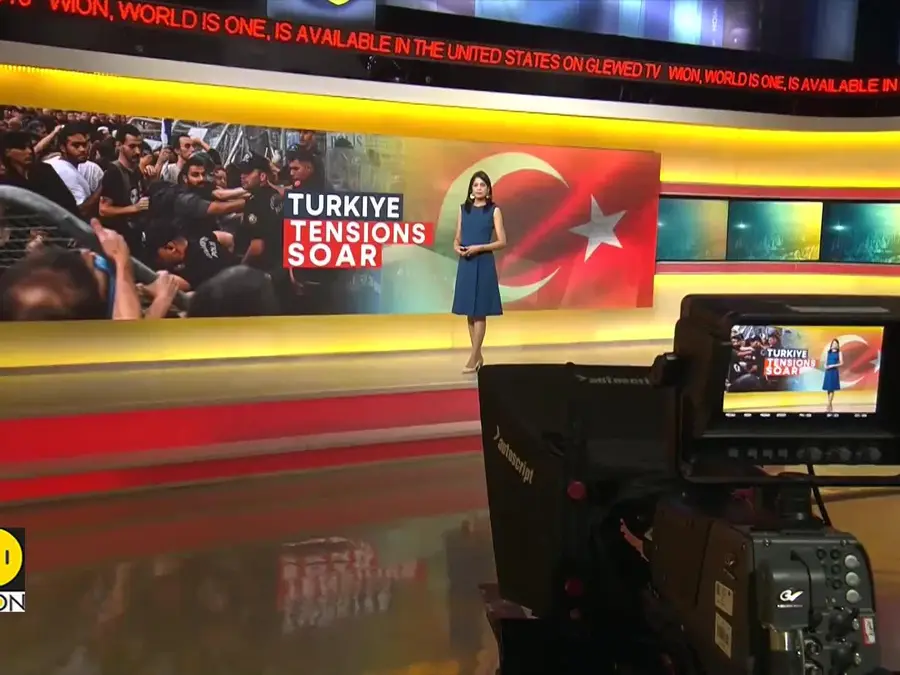 Istanbul Police Cordons Opposition Party’s Office, Uses Tear Gas to Disperse Protesters