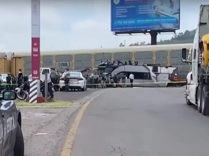 10 killed, over 60 injured as freight train collides with double-decker bus in Mexico 10 killed, over 60 injured as freight train collides with double-decker bus in Mexico