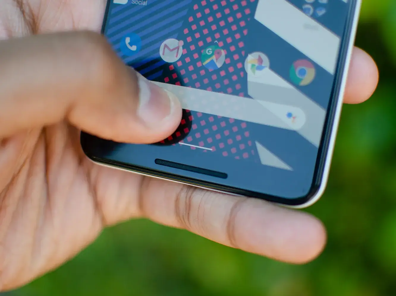 Why do your eyes feel dry after staring at your phone? Why do your eyes feel dry after staring at your phone?