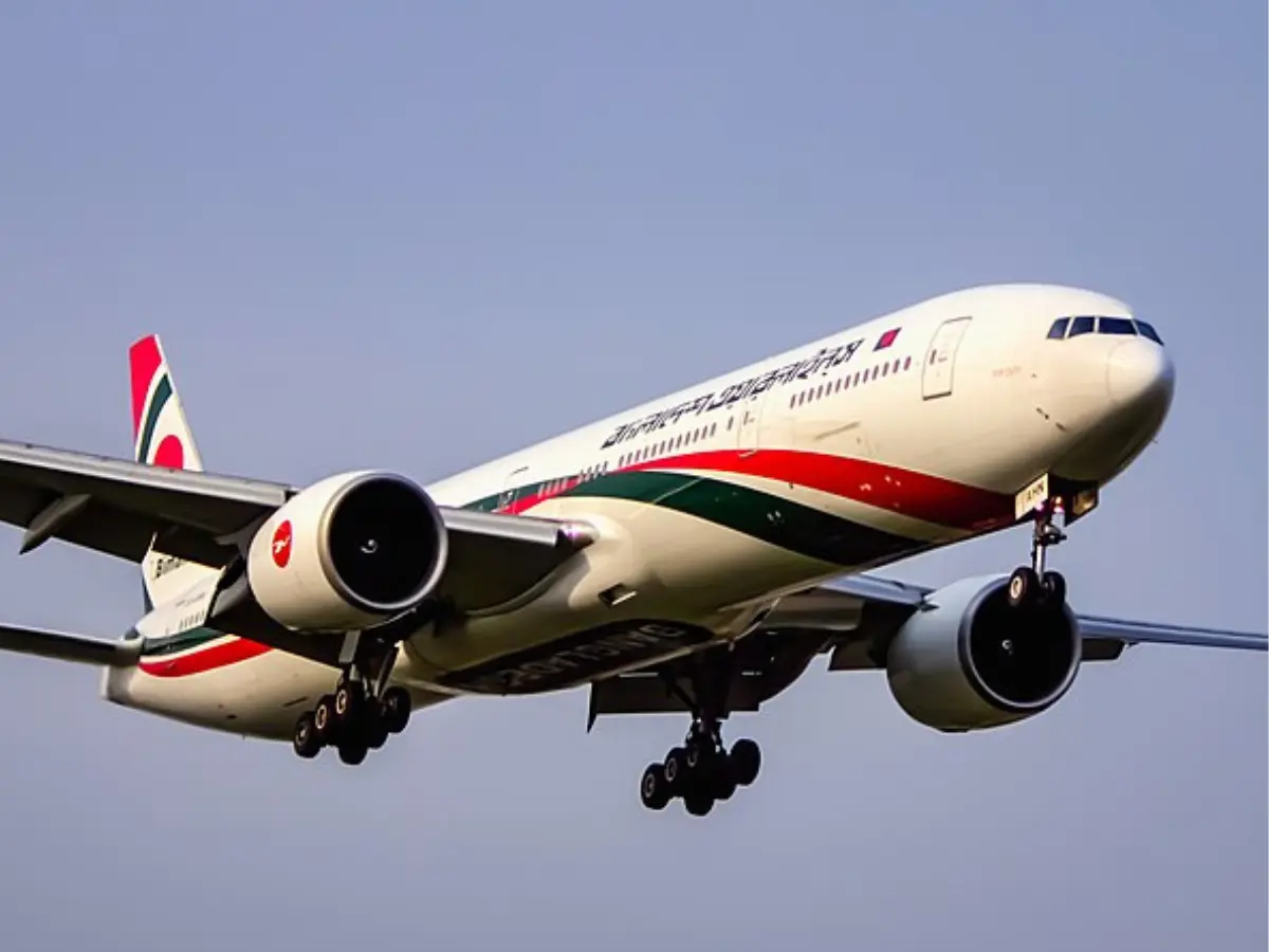 High-flying honeytrap: Two air hostesses of a Bangladeshi airline embroiled in mile-high romantic scandal