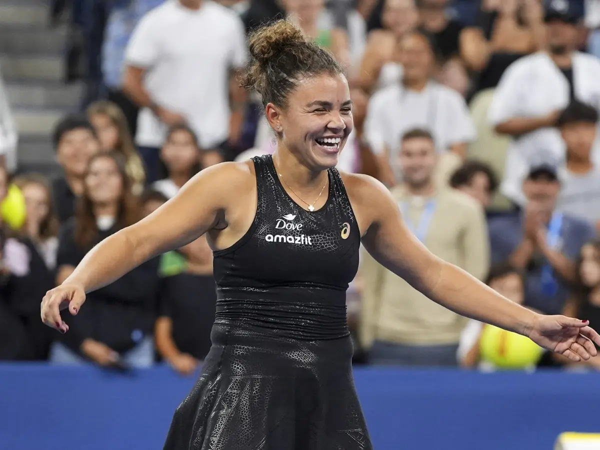 BJK Cup: Jasmine Paolini survives scare as Italy battle into semi-finals BJK Cup: Jasmine Paolini survives scare as Italy battle into semi-finals