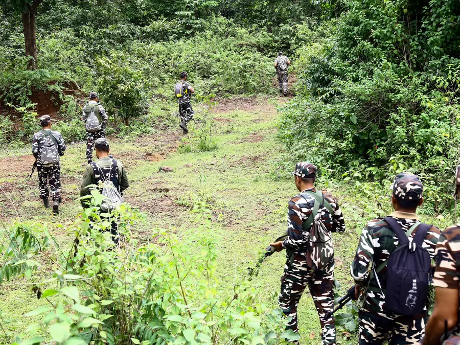 Maoists offer to suspend armed struggle, demand govt to declare 'ceasefire' for talks