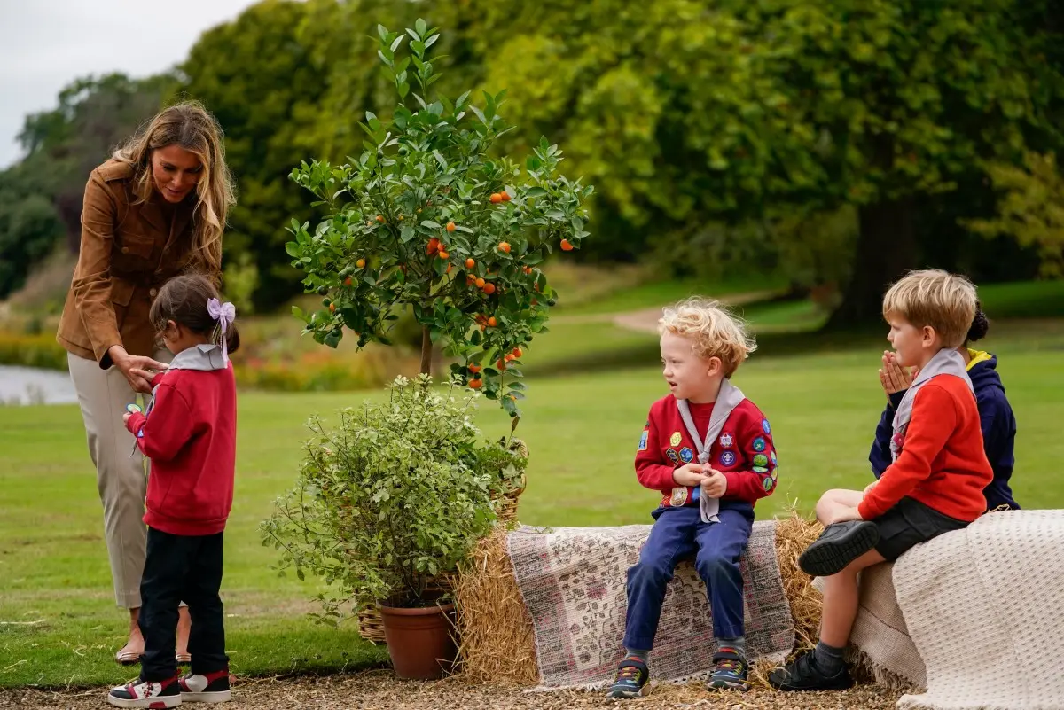 Kate gave the kids sandwiches made with honey from Kate's beehive