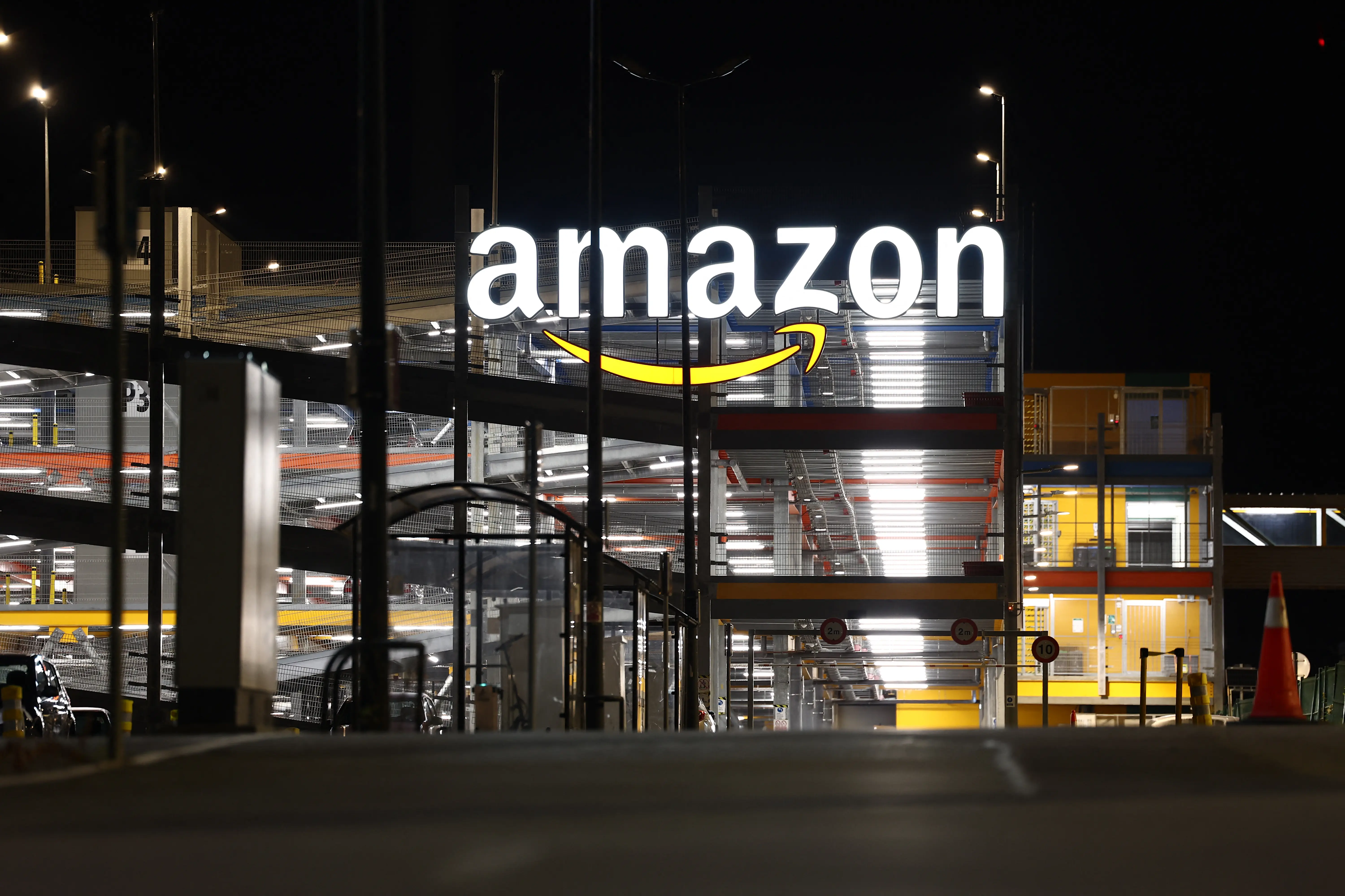 'Stay in the country for now': Amazon advises H-1B and H-4 visa holders amid $100K fee rule and new US immigration policies