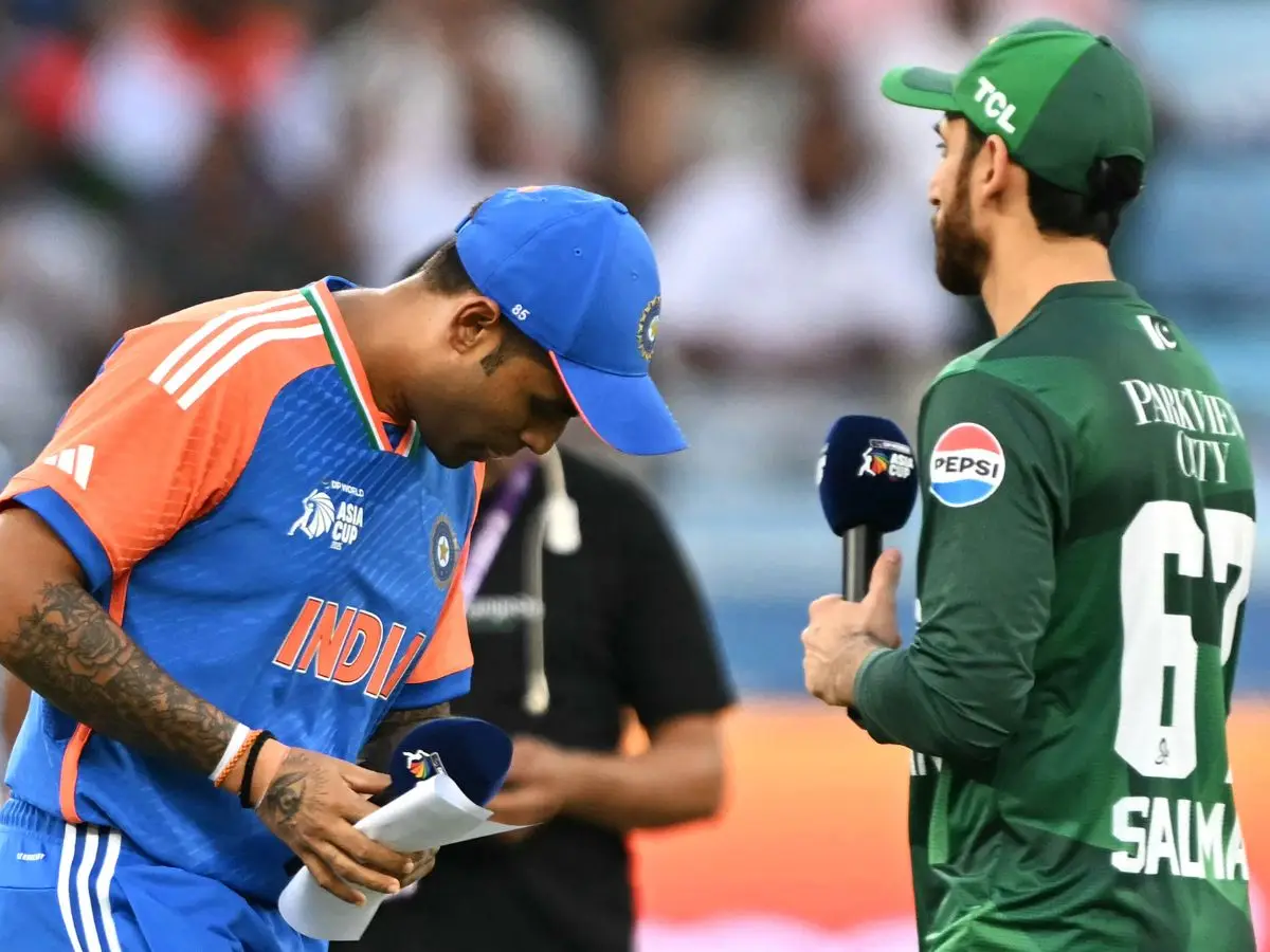 India vs Pakistan, Asia Cup: Captains avoid handshake at toss for second time; less crowd a worry India vs Pakistan, Asia Cup: Captains avoid handshake at toss for second time; less crowd a worry
