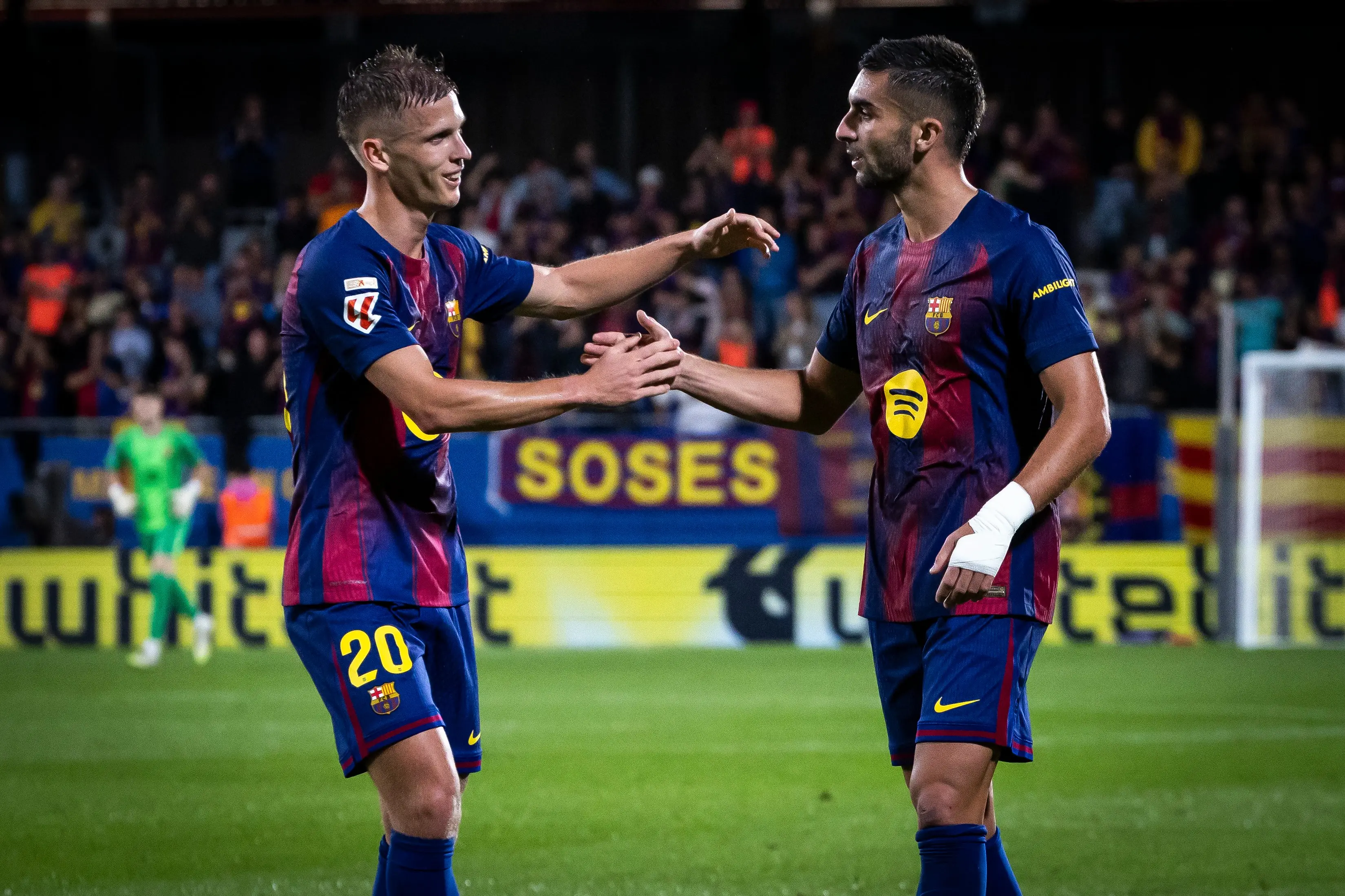La Liga: Torres brace helps Barcelona stay on Real Madrid's tail, Mallorca hold Atletico