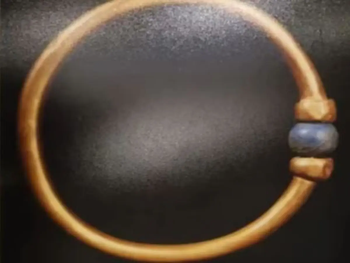 3,000-year-old bracelet of Egyptian Pharo stolen and melted down for gold leads to widespread anger 3,000-year-old bracelet of Egyptian Pharo stolen and melted down for gold leads to widespread anger