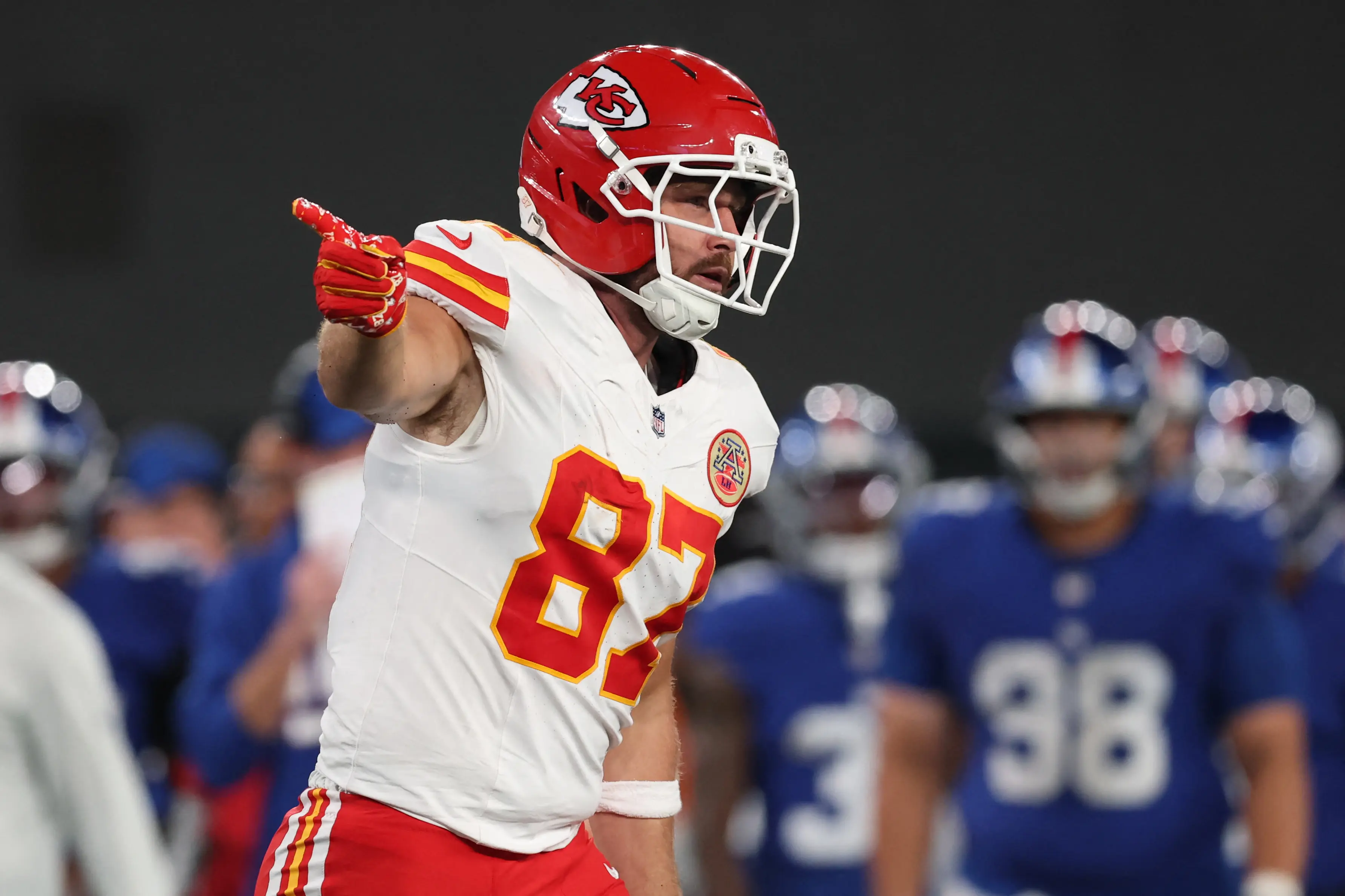 SNF, Week 3: Chiefs coach Andy Reid bumps shoulder into Travis Kelce during heated argument | WATCH