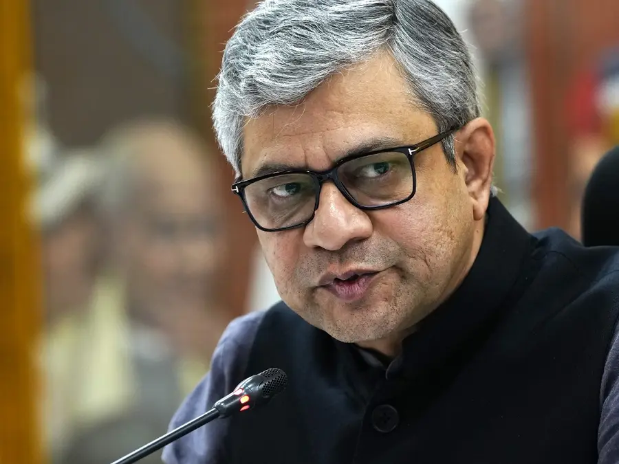 Union Minister Ashwini Vaishnaw switches to ‘Swadeshi’ digital tools, urges citizens to emulate