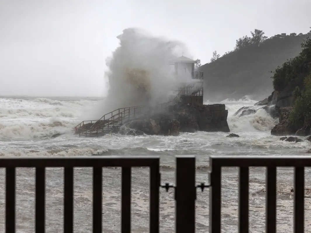 Super Typhoon Ragasa slams Hong Kong; Schools, offices shut as China braces for landfall of storm that killed 17 in Taiwan, Philippines Super Typhoon Ragasa slams Hong Kong; Schools, offices shut as China braces for landfall of storm that killed 17 in Taiwan, Philippines