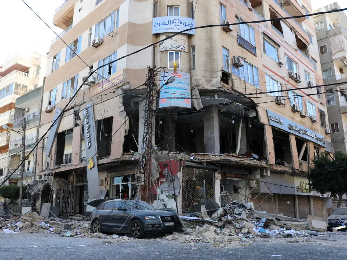 Israel Strikes Hezbollah Weapons Depots in Lebanon