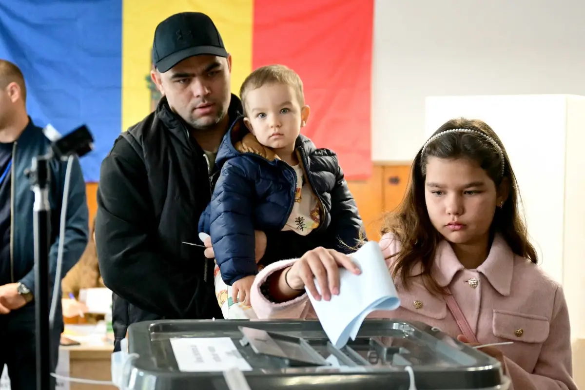 Moldova's pro-EU party hails poll win despite 'dirty' Russian tactics