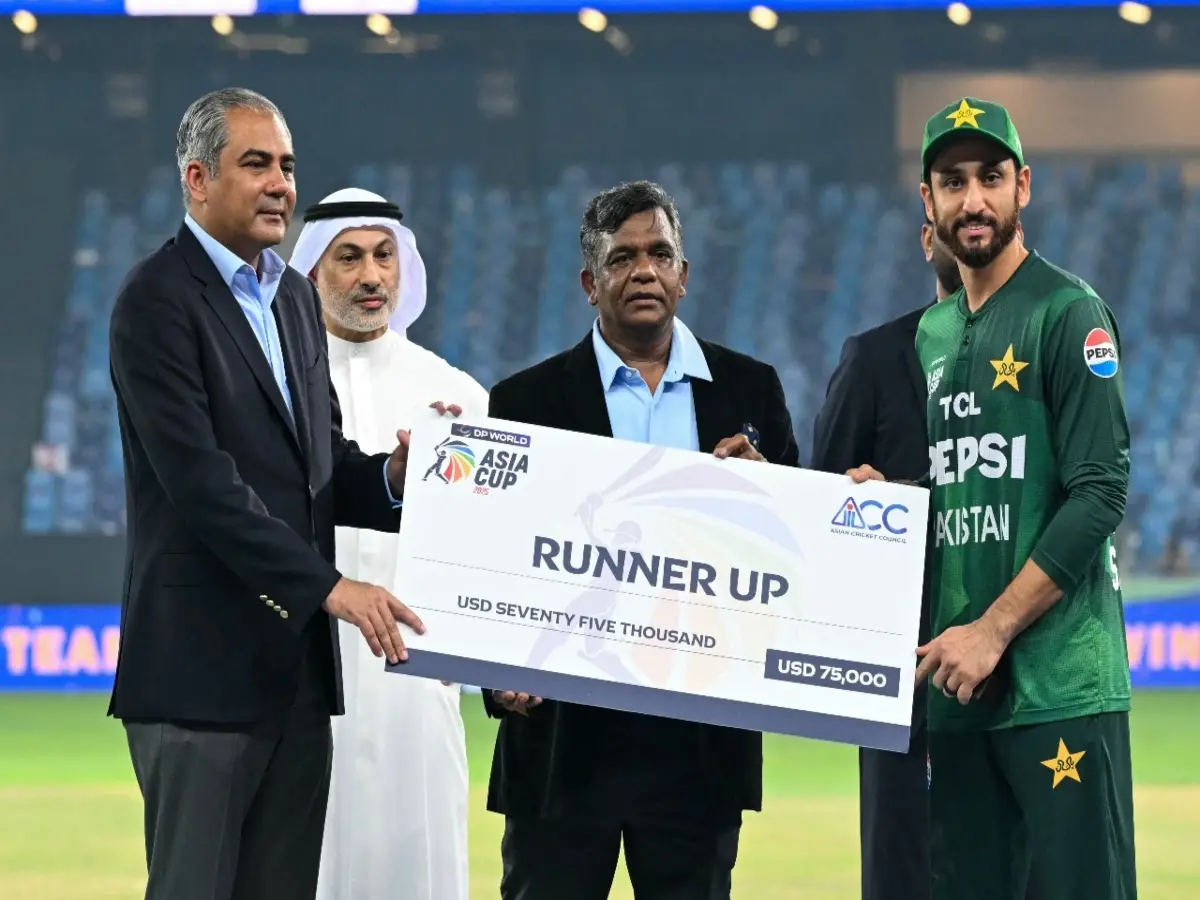 WATCH: 'Disappointed' Pakistan captain Salman Agha throws Asia Cup runner-up cheque