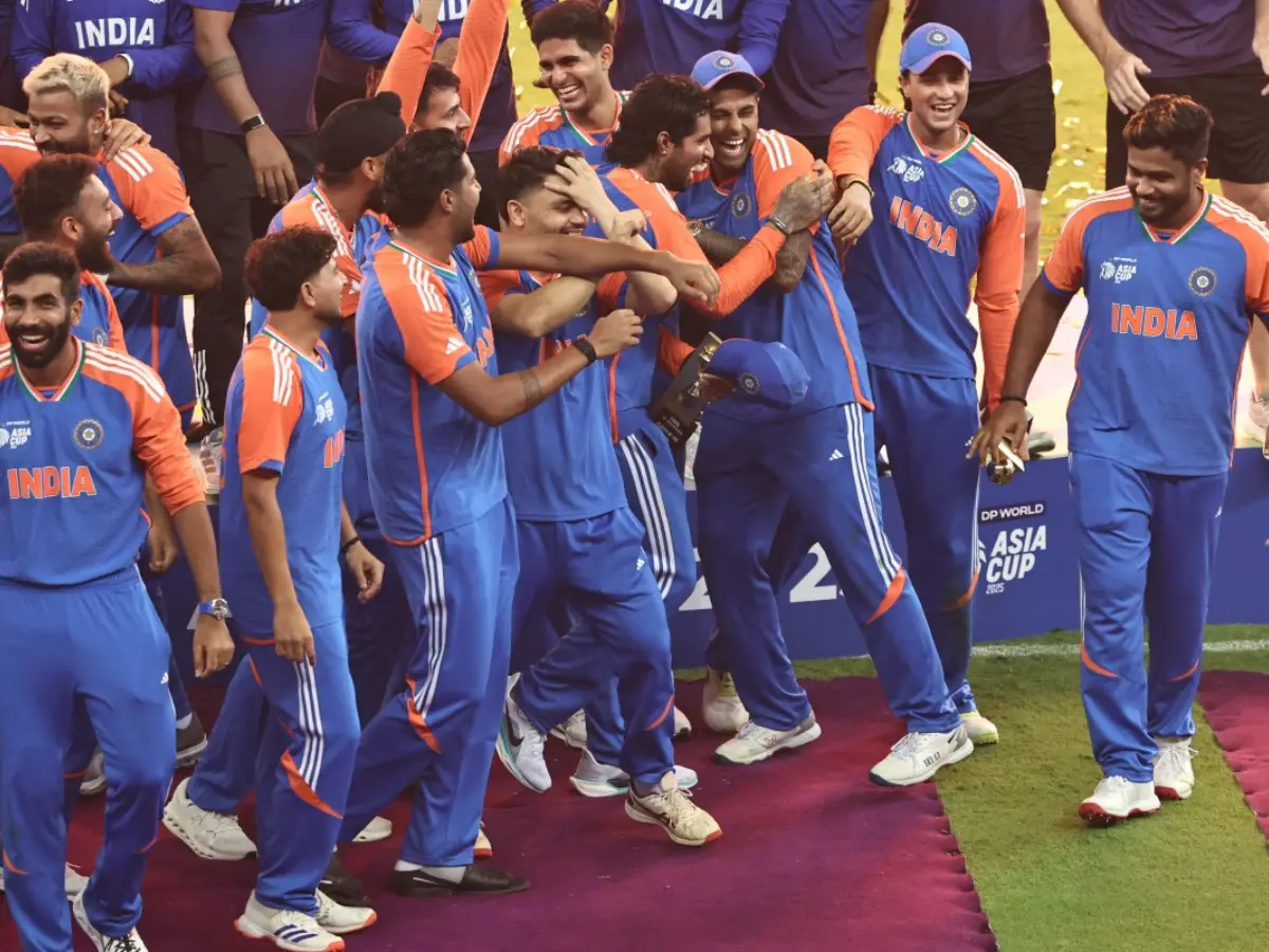 2. India lift imaginary trophy