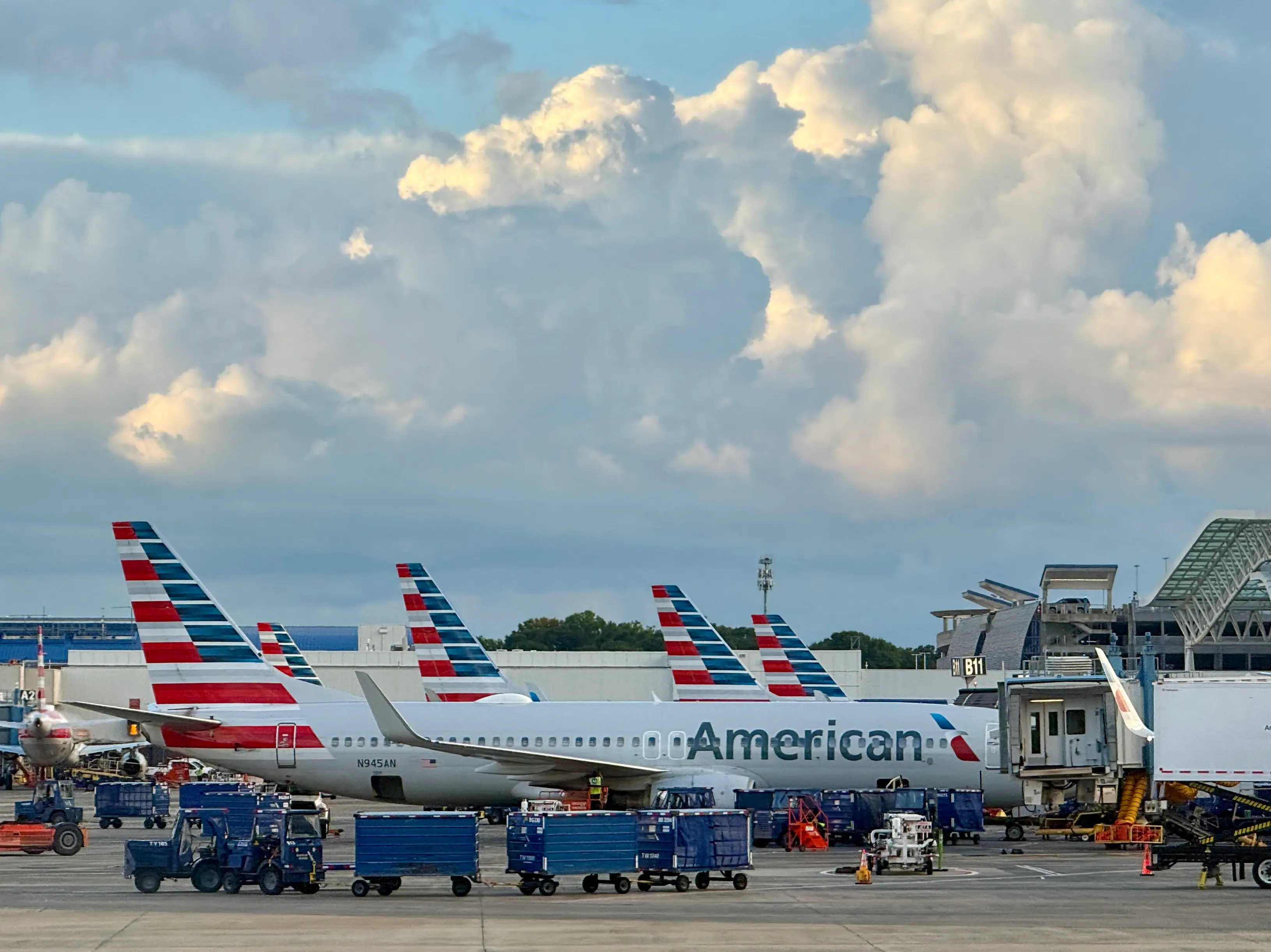 Shocking! Stowaway found dead in American Airlines flight’s landing gear in Charlotte Shocking! Stowaway found dead in American Airlines flight’s landing gear in Charlotte