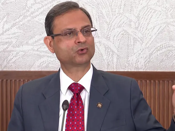 Phones bought on credit to be locked on EMI default? RBI says... Phones bought on credit to be locked on EMI default? RBI says...