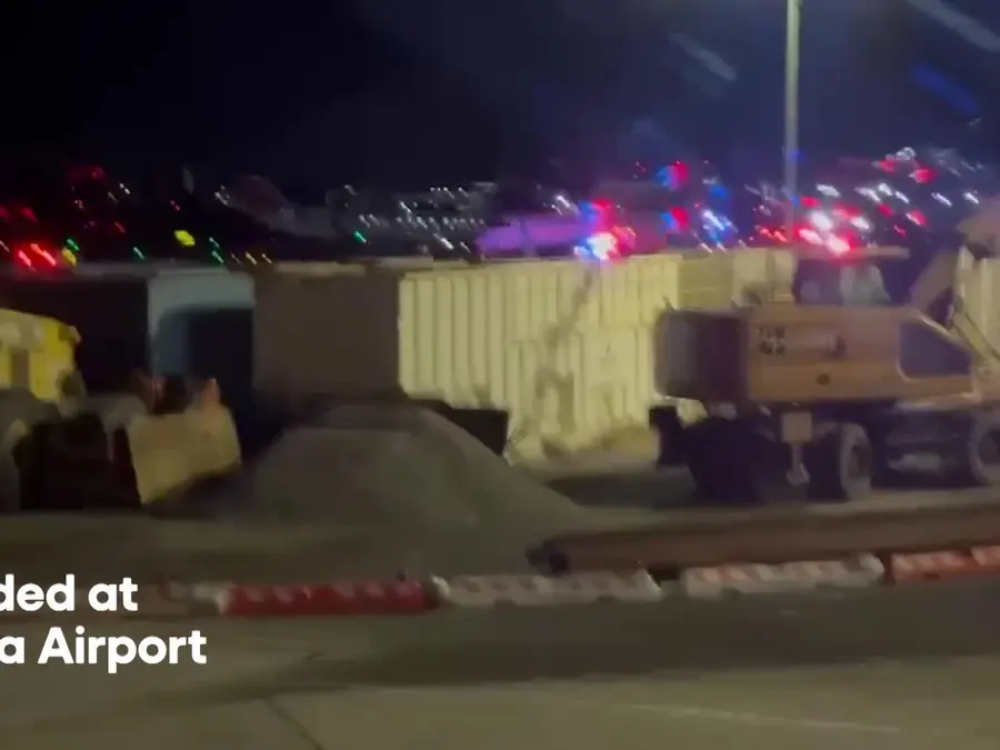 Two Delta Planes Collide On Taxiway At Laguardia Airport In New York | WION Originals 